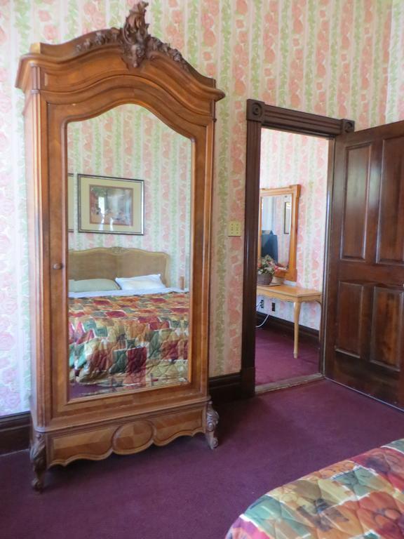 Irwin Street Inn Hanford Habitación foto