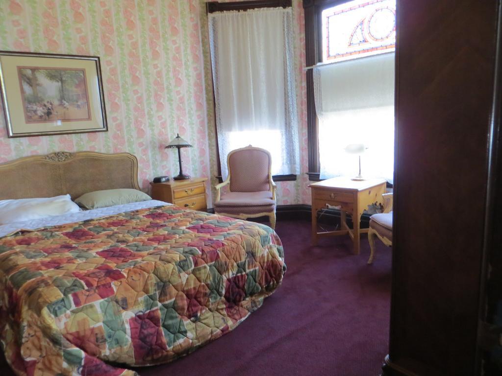 Irwin Street Inn Hanford Habitación foto
